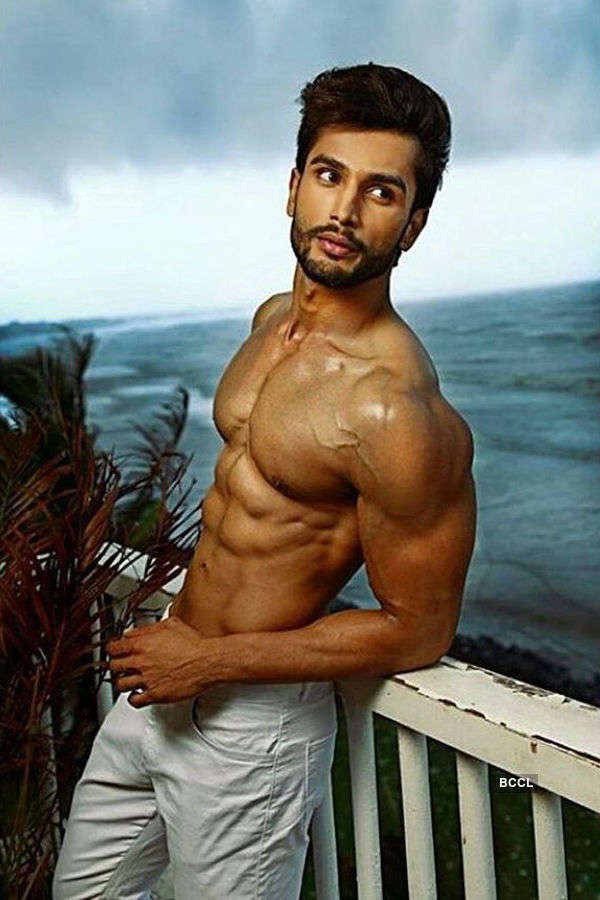 Rohit Khandelwal’s sexiest bare body pictures - BeautyPageants