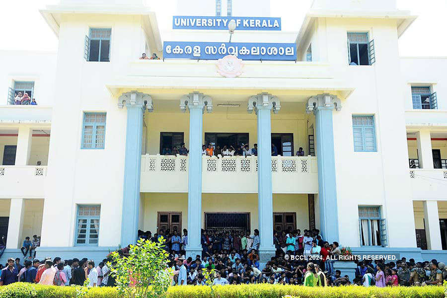 Protest outside Kerala University