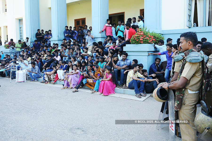 Protest outside Kerala University