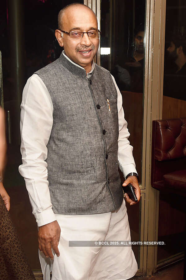 Anjum Chopra throws a grand party