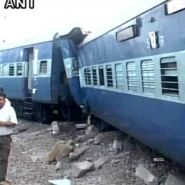 Jhelum Express derails in Punjab