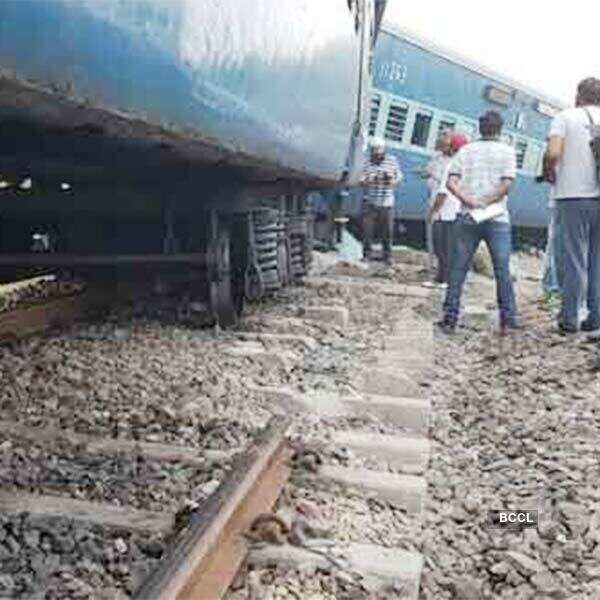 Jhelum Express derails in Punjab