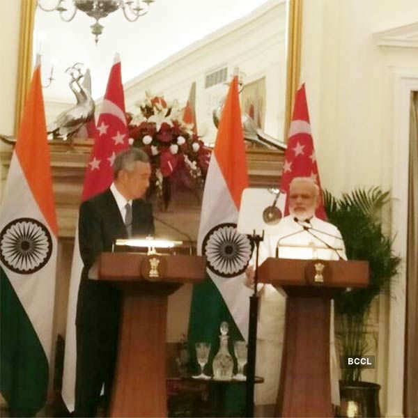 Modi meets Singapore PM