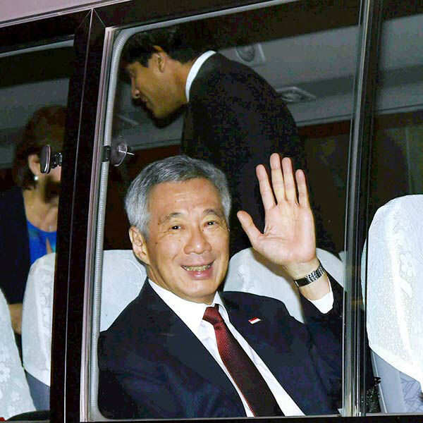 Modi meets Singapore PM