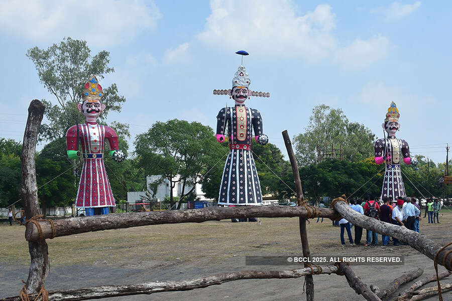 Nation celebrates Dussehra