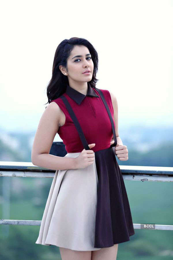 Raashi Khanna's Portfolio Pics