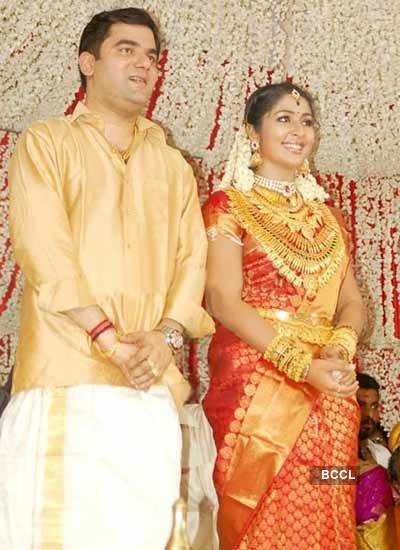 Navya Nair weds Santosh