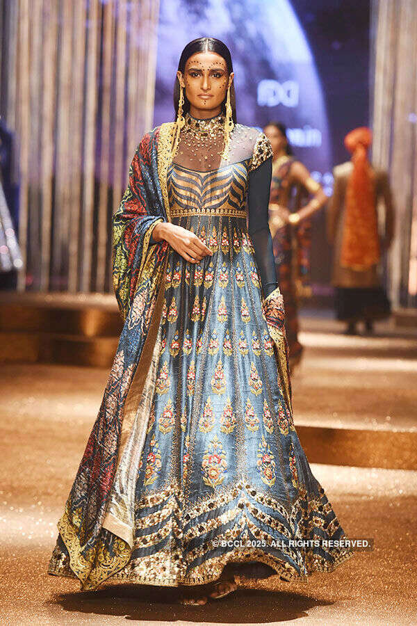 AIFW SS &lsquo;17: Day 5: JJ Valaya