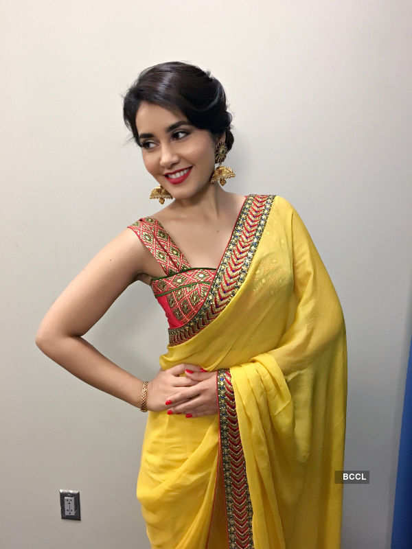 Raashi Khanna's Portfolio Pics