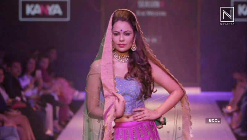 Srishti Rana  turns showstopper at Pune Fashion Week