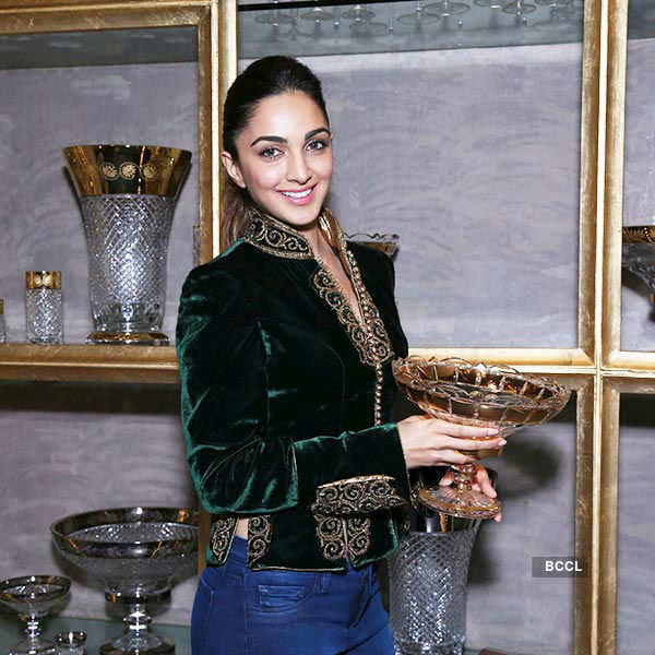 Kiara unveils Rohit Bal Crystal