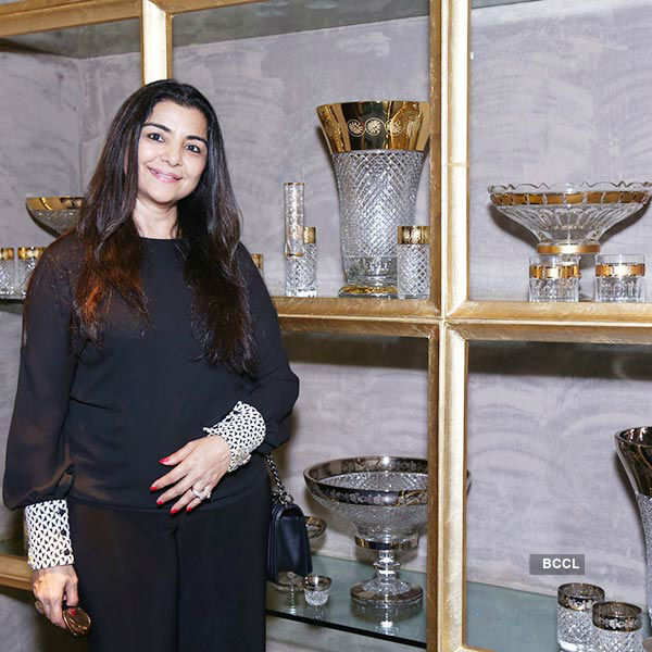Kiara unveils Rohit Bal Crystal