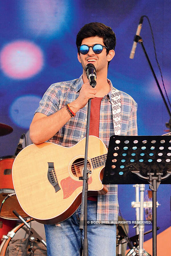 Farhan, Shraddha perform in the city