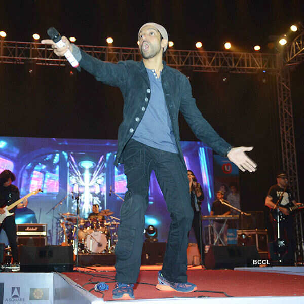 Rock On 2 cast perform live