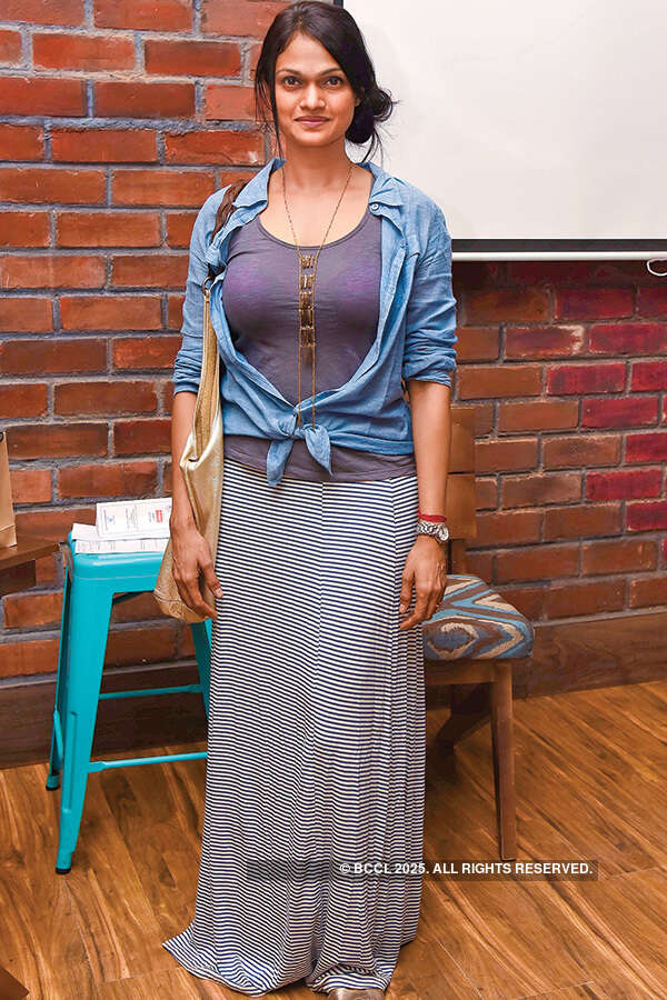 Socialites bond over coffee