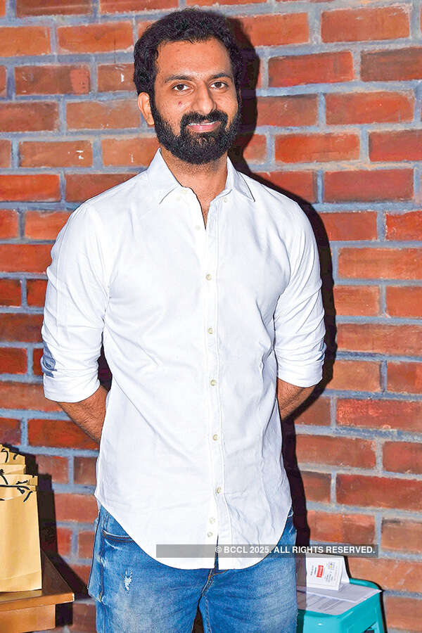 Socialites bond over coffee