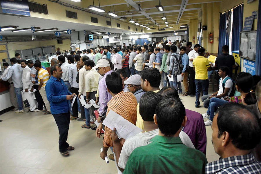 Currency ban: Long queues at banks, ATMs