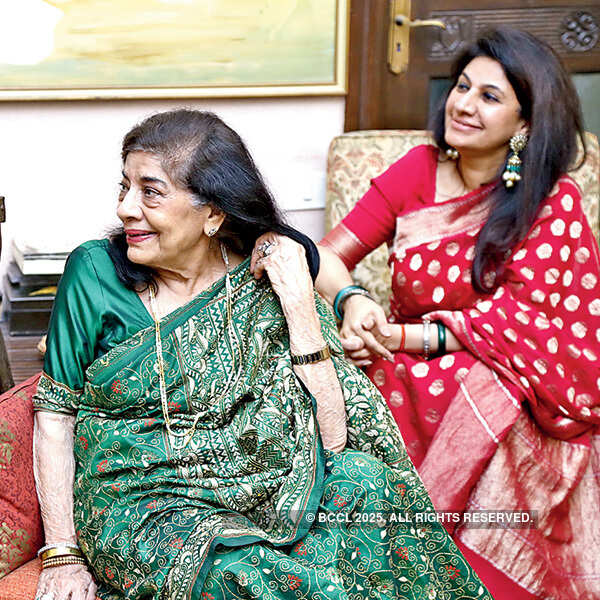 Aruna Vasudev&rsquo;s b&rsquo;day celebration