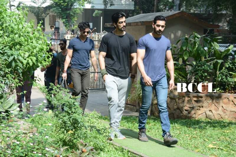 Peter England Mr. India 2016 finalists visit Kromakay Salons and Academy