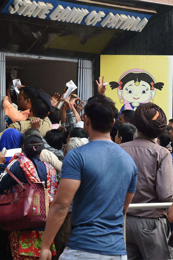 Rs 20, Rs 50 notes in ATMs soon: SBI chief