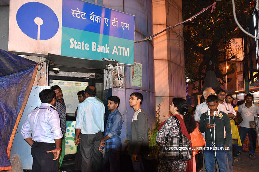 State Bank ATM starts dispensing new Rs 2,000 notes