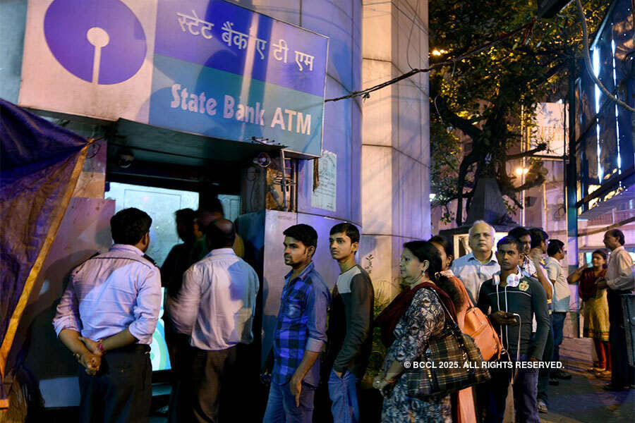 State Bank ATM starts dispensing new Rs 2,000 notes