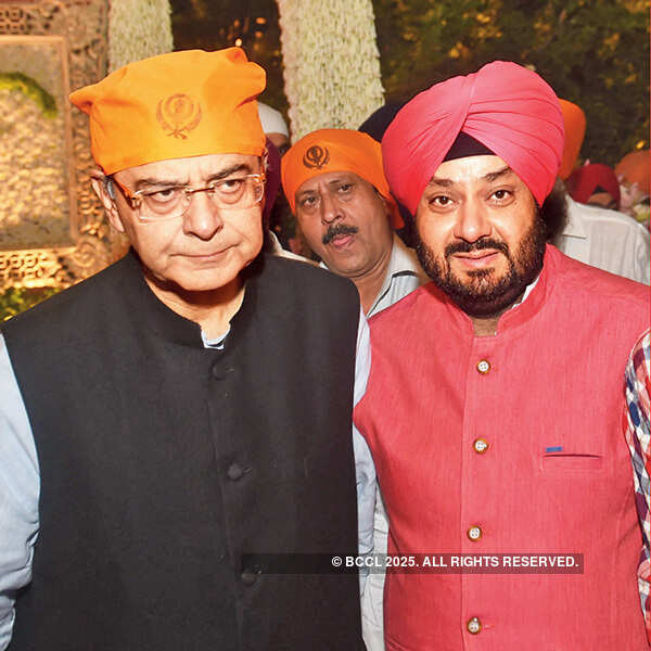 Politicos celebrate Gurpurab