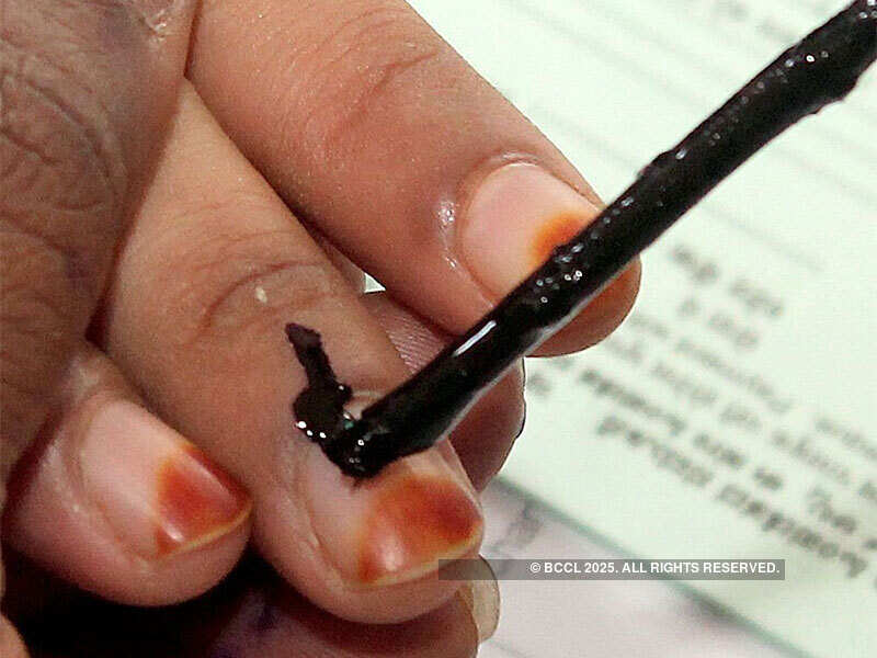 Demonetization: Banks start using indelible ink