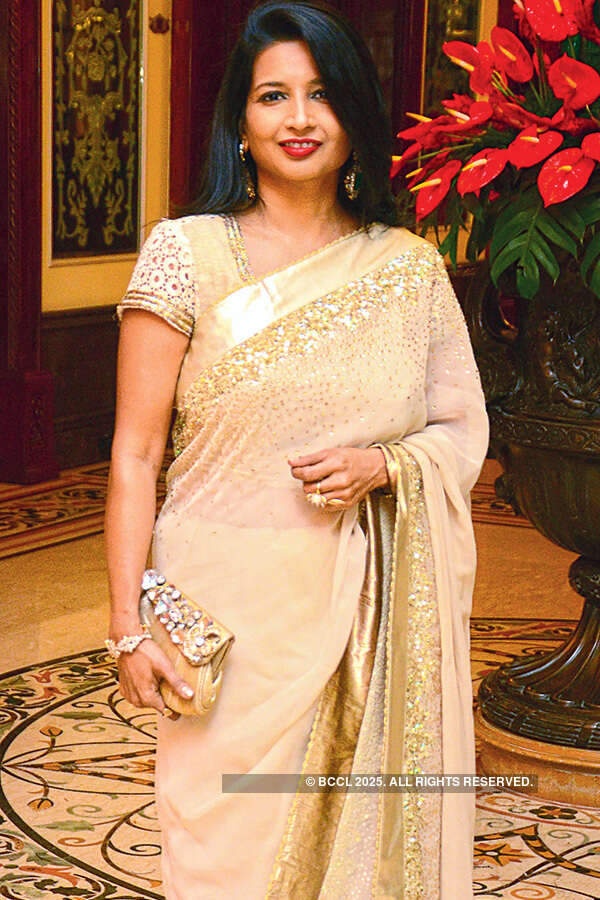 Socialites attend fundraiser gala