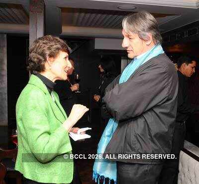 Ravi, Latika's party