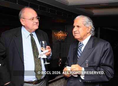 Ravi, Latika's party