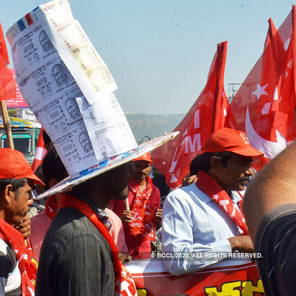 Trains stopped, Bharat bandh begins