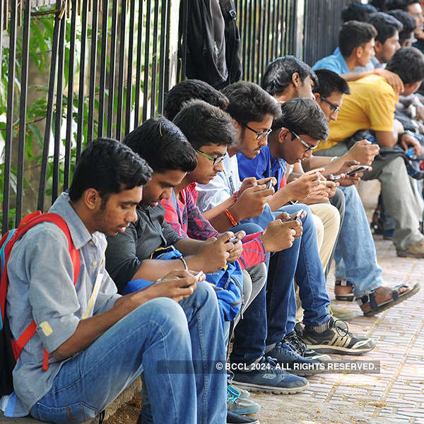 Demonetisation to hit PC, mobile devices market in India: IDC