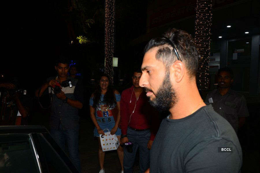 Yuvraj Singh celebrates birthday with Sachin Tendulkar, Zaheer Khan, Harbhajan Singh, see pictures