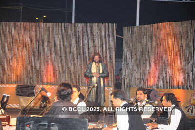 Hans Raj performs at Delhi fest