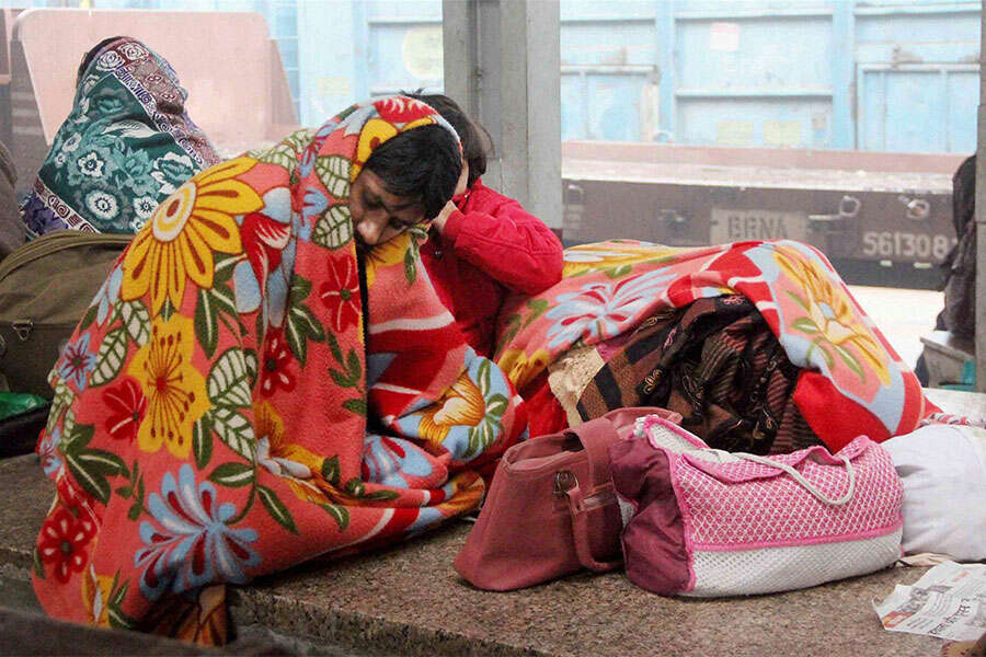 Fog paralyses North India