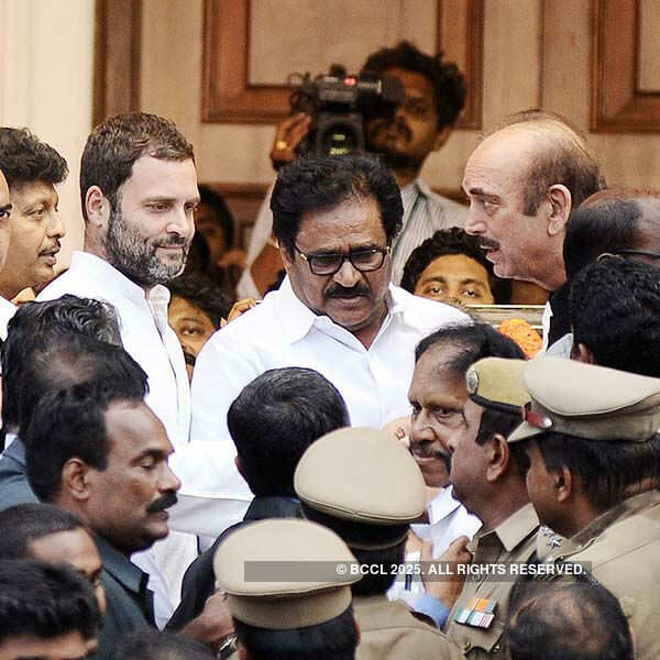 Celebs pay homage to J Jayalalithaa