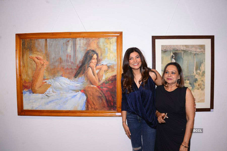 Sushmita Sen inaugurates art show Masterstrokes
