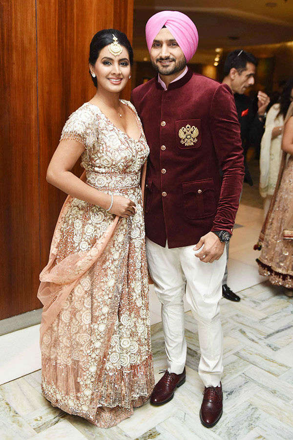 Bhajji, Geeta at Yuvraj's reception