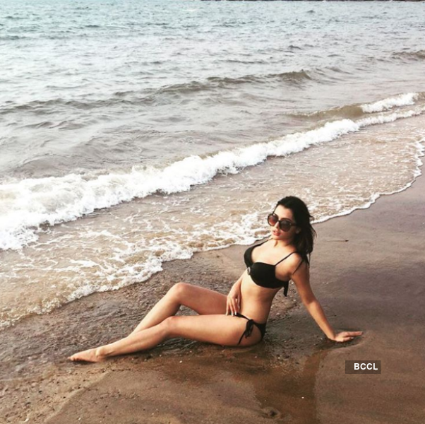 In Pics: Ruhi Singh raises temperature with her hot style statement