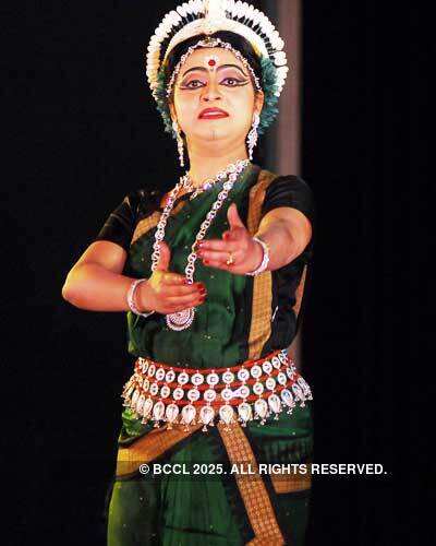 Dona Ganguly performs 
