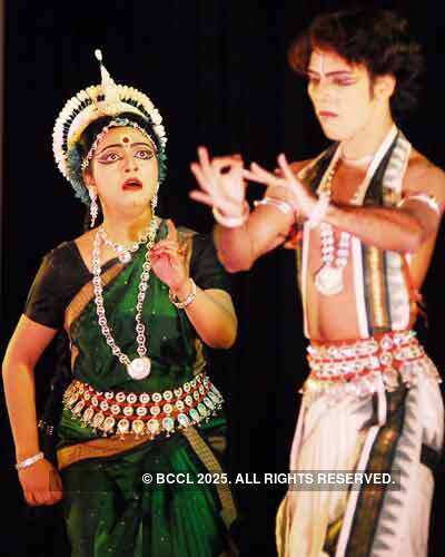 Dona Ganguly performs 