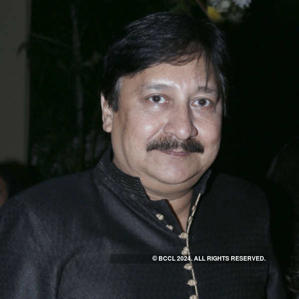 Socialites attend DK Jaiswal’s party