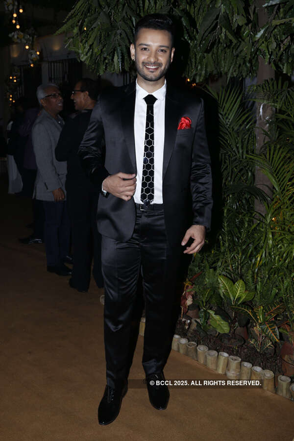 Socialites attend DK Jaiswal&rsquo;s party