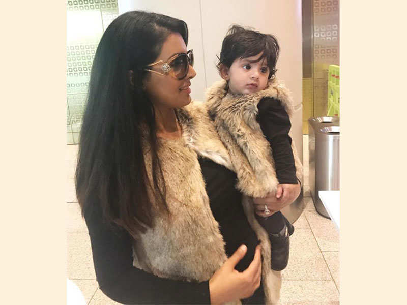 Geeta Basra and daughter Hinaya Heer are all for twinning in this photo