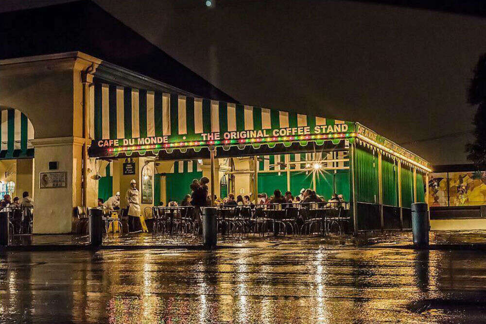 Beignets in Caf&eacute; du Monde