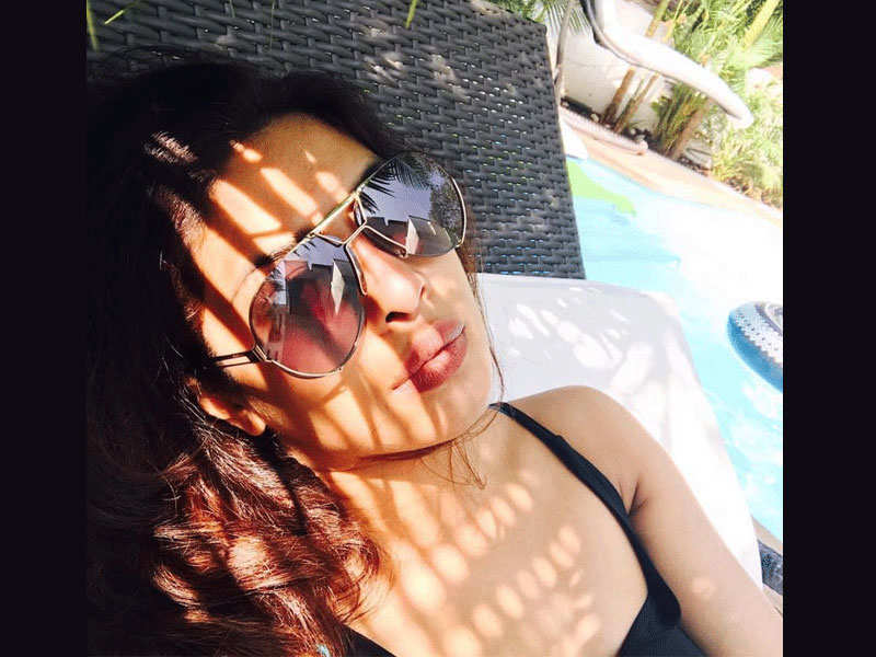 Priyanka Chopra seals 2016 with a beach selfie before she heads back to NY for work