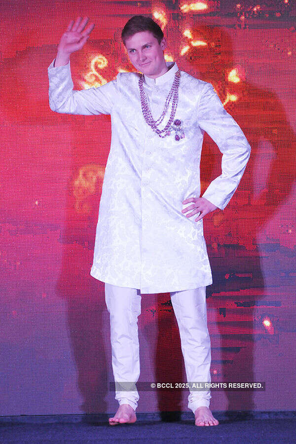 Badminton stars turn showstoppers