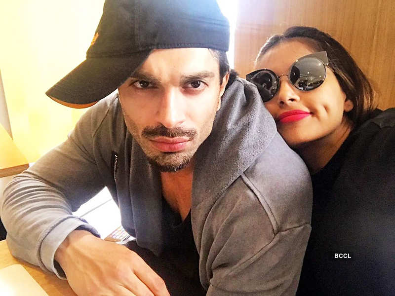 Bipasha Basu celebrates B'day with Karan