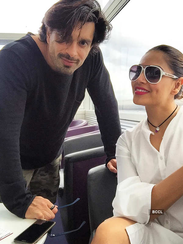 Bipasha Basu celebrates B'day with Karan